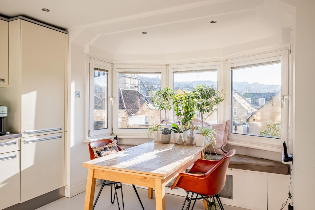 Property photo 3 of 18 Image