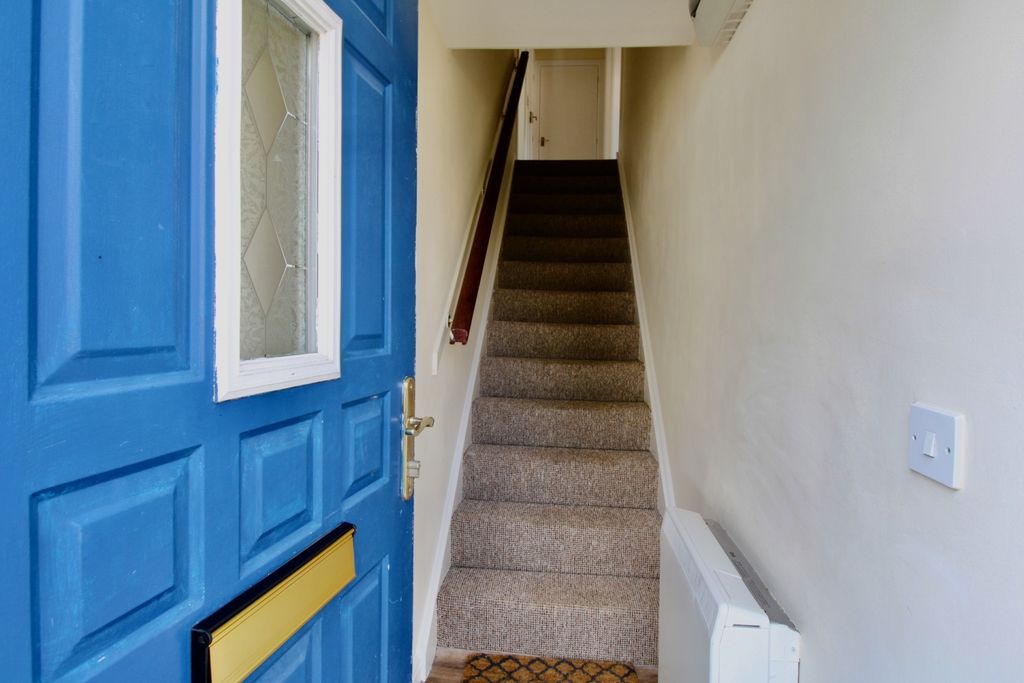 Property photo 2 of 8 Entrance Hall