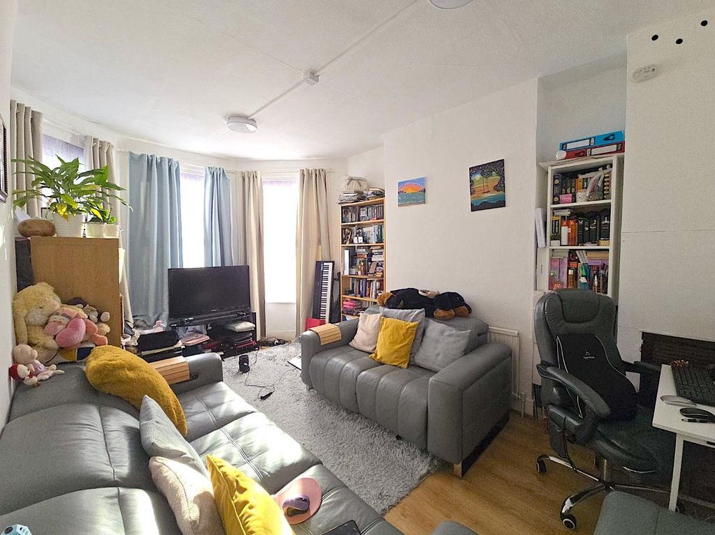 Property photo 3 of 6 Whatsapage 2025-12-01 At 10.28.34.Jpeg