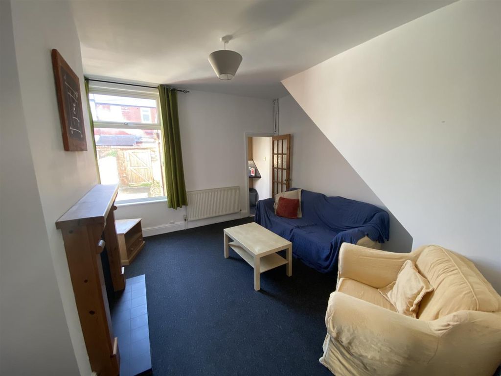 Property photo 2 of 21 Lounge