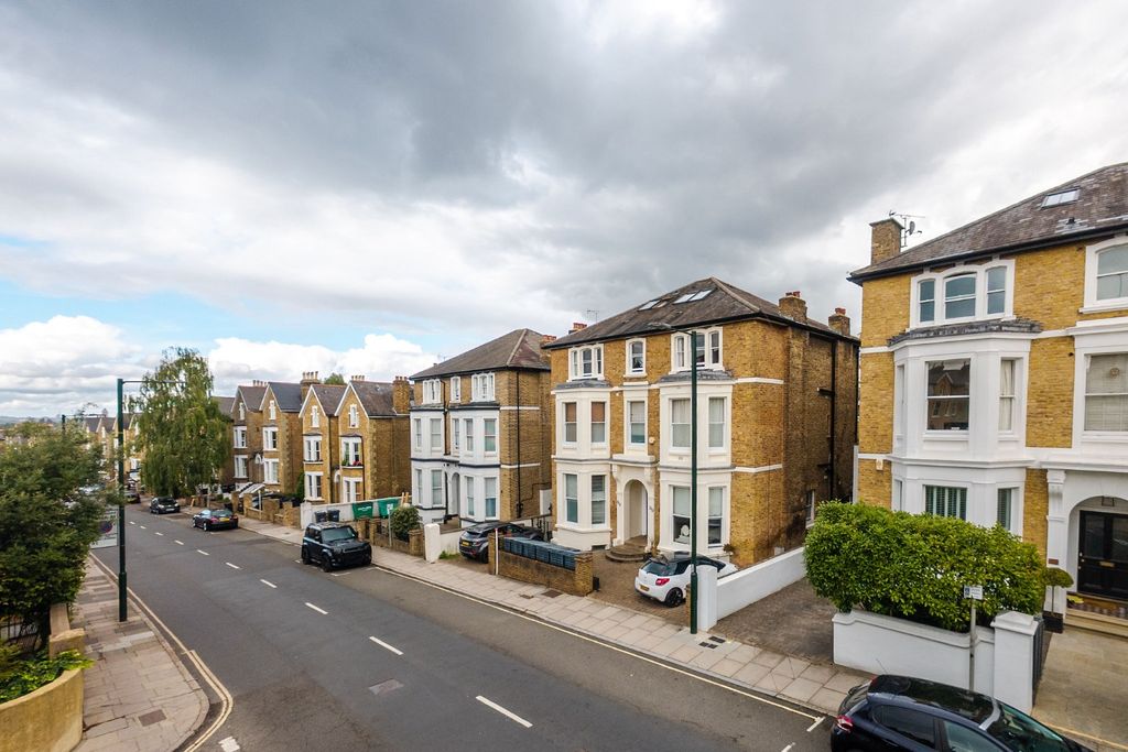 Property photo 2 of 8 4394832