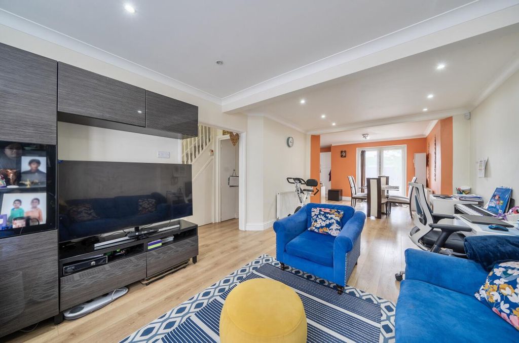 Property photo 3 of 16 Davidson Frost-Wellings, Dfw, Ladycroft Walk, Stan