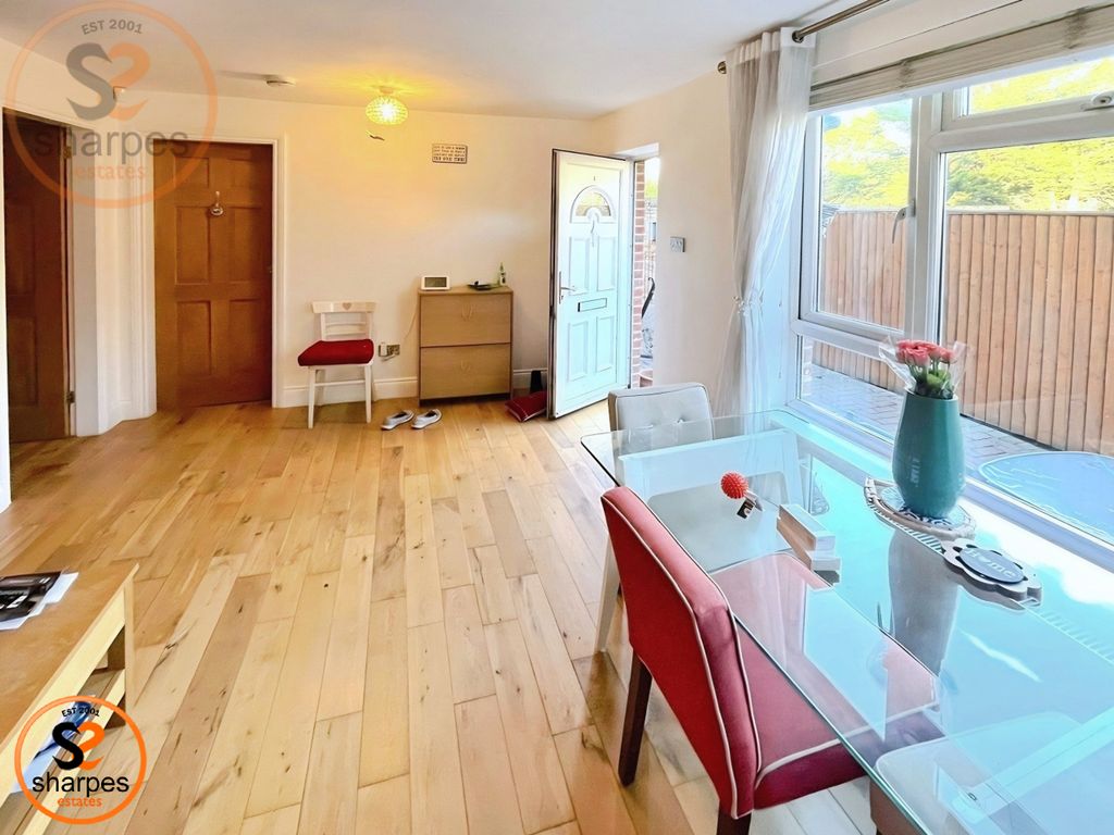 Property photo 3 of 9 879E0E7E-9