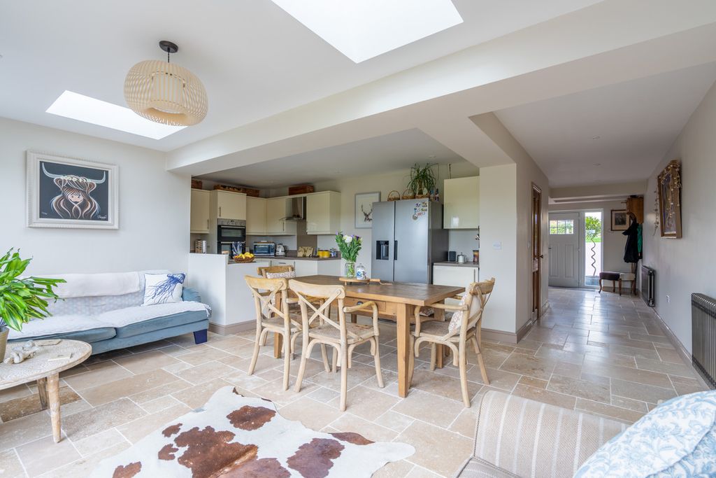 Property photo 3 of 22