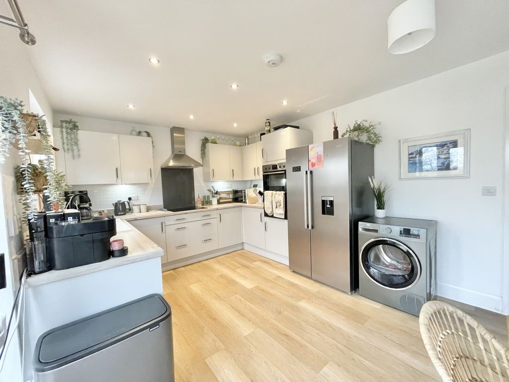 Property photo 3 of 15 Photo 4