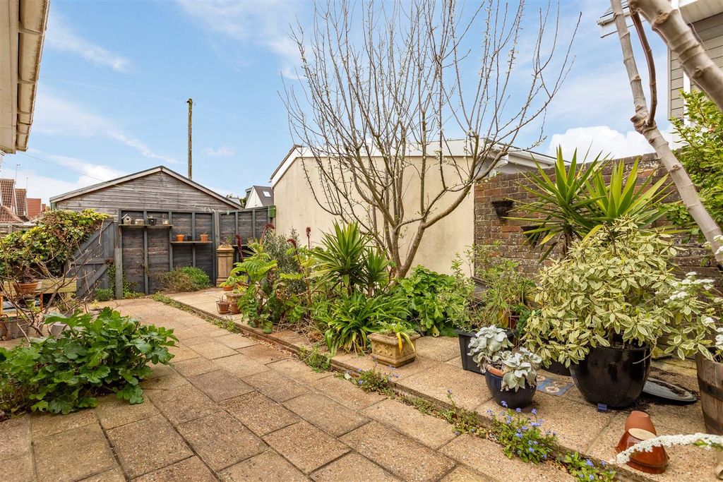 Property photo 3 of 14 North-Ext.Jpg