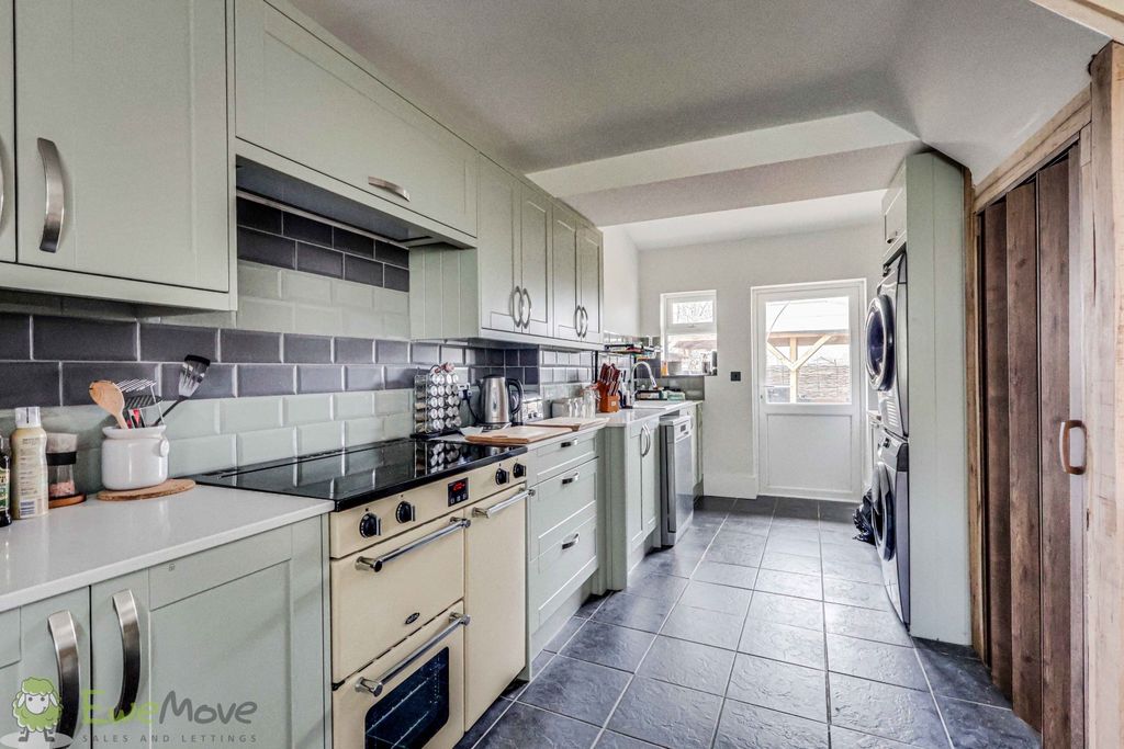 Property photo 3 of 24 Kitchen