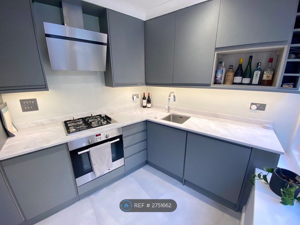 Property photo 3 of 11 Kitchen