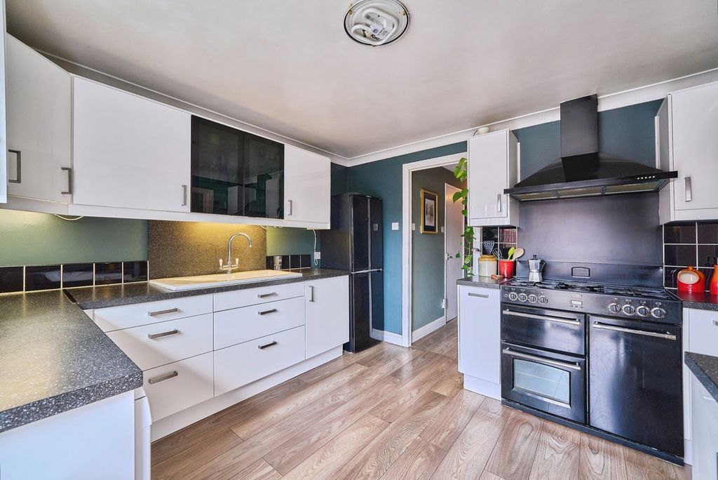 Property photo 3 of 24 Pbox-Img.Jpg