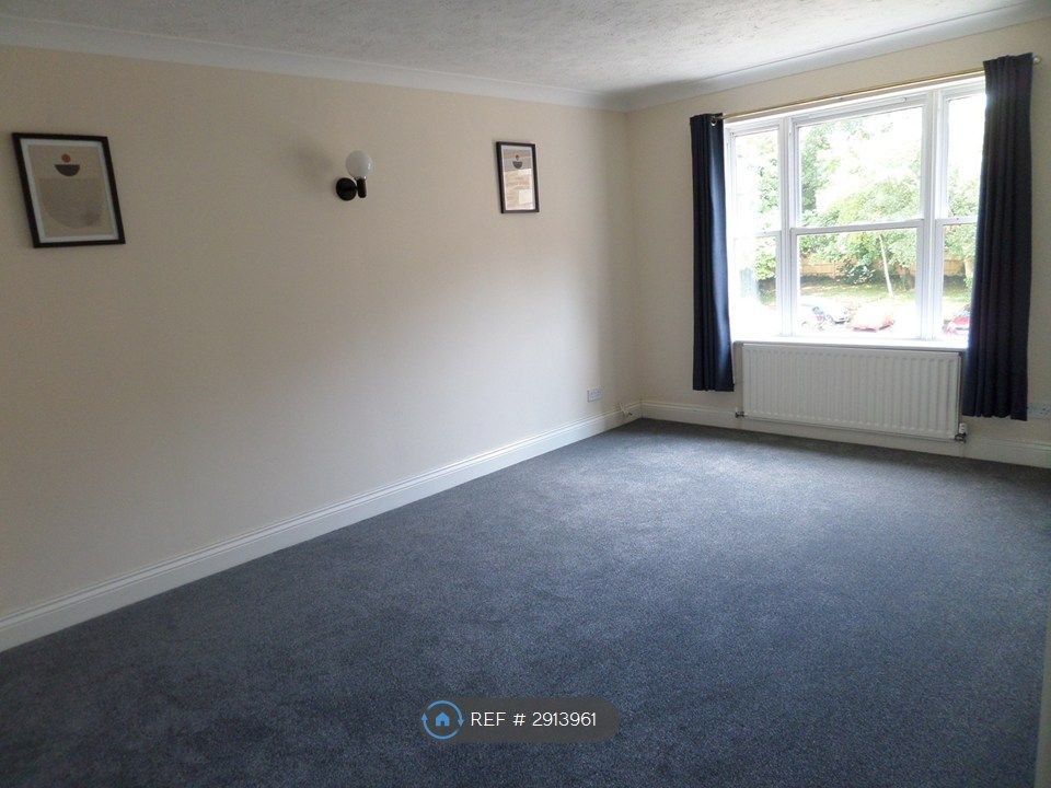 Property photo 3 of 14 Living Room