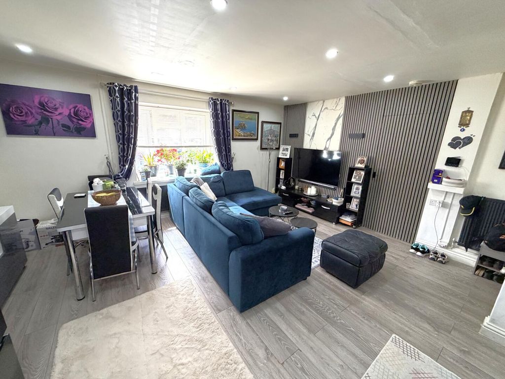 Additional image 8 of 2 bed flat for saleLandseer Court, Corby NN18