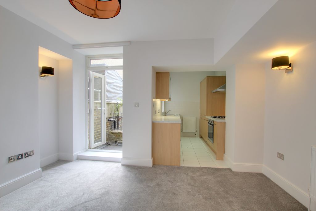 Property photo 2 of 6 2  Lounge.Jpg