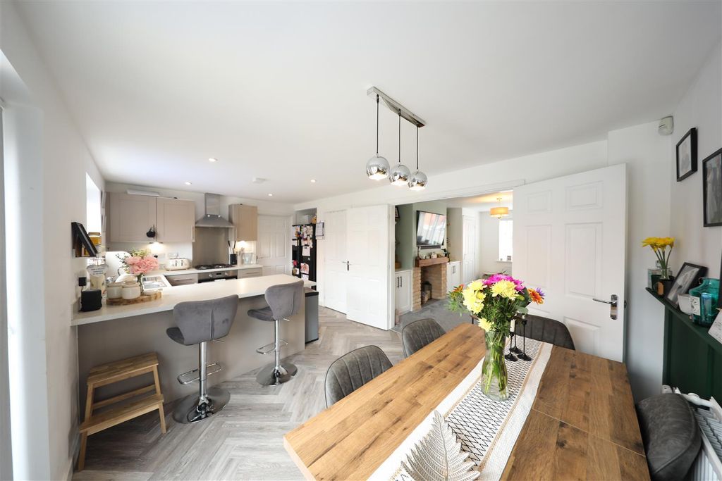 Property photo 2 of 21 Kitchen Diner