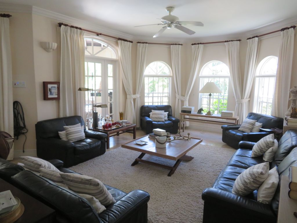 Property photo 2 of 21
