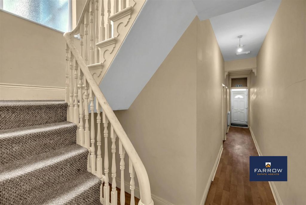 Property photo 2 of 19 Hallway