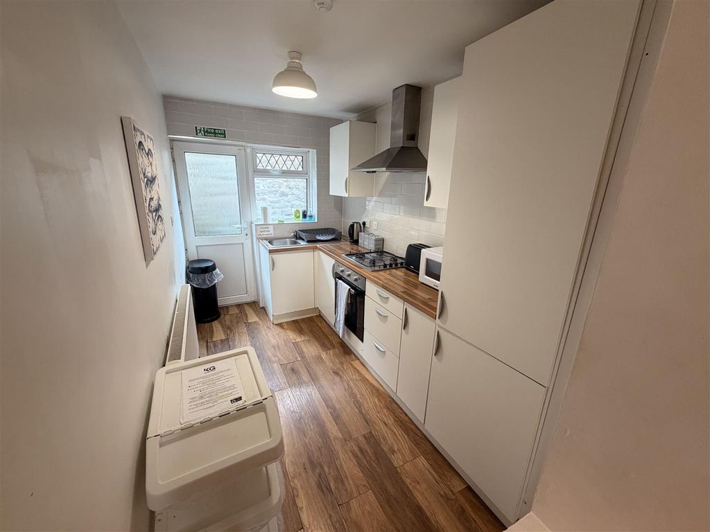 Property photo 3 of 17 Tempimagep974Xy.Jpg