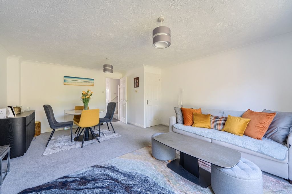 Property photo 3 of 11 1341977-11-689F6F...