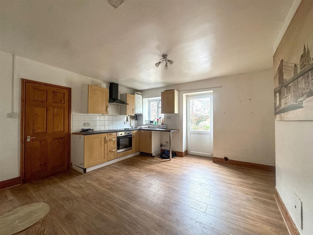 Property photo 3 of 11 Kitchen / Diner