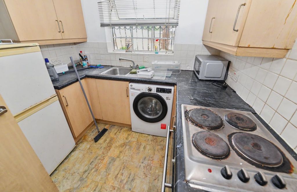 Property photo 3 of 14