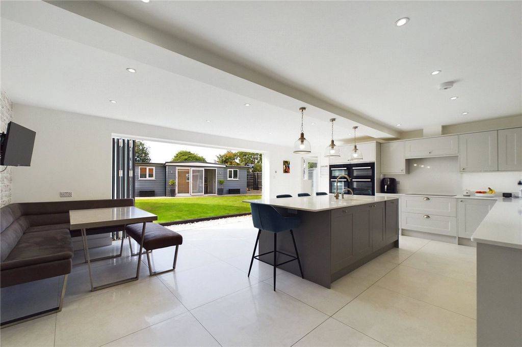 Property photo 2 of 23 Kitchen / Diner