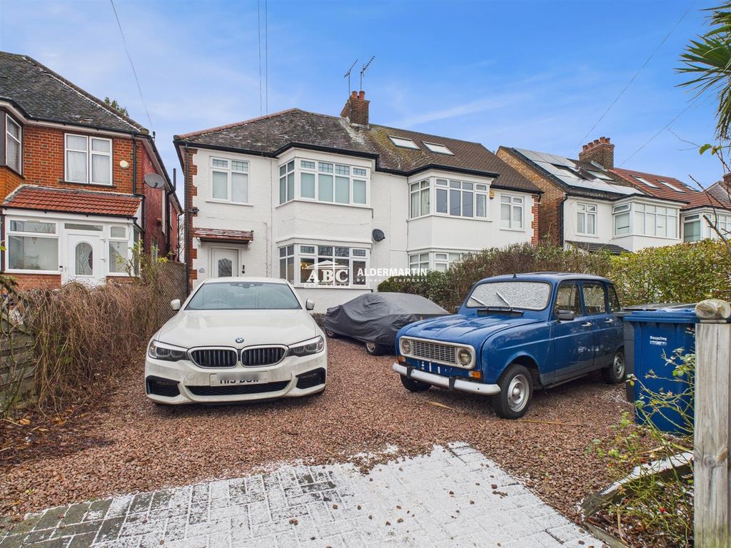 Property photo 1 of 15 Cam03827G0-Pr0124-Still015.Jpg