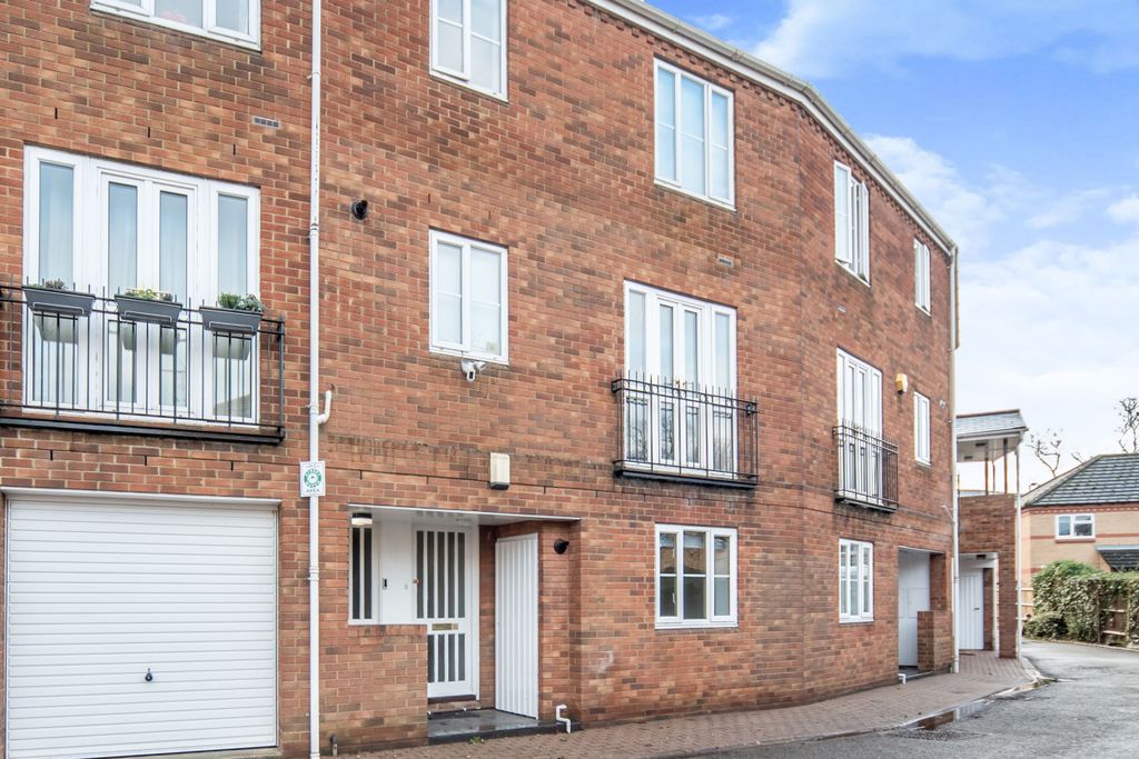 Property photo 1 of 9 105 Sovereigns Quay