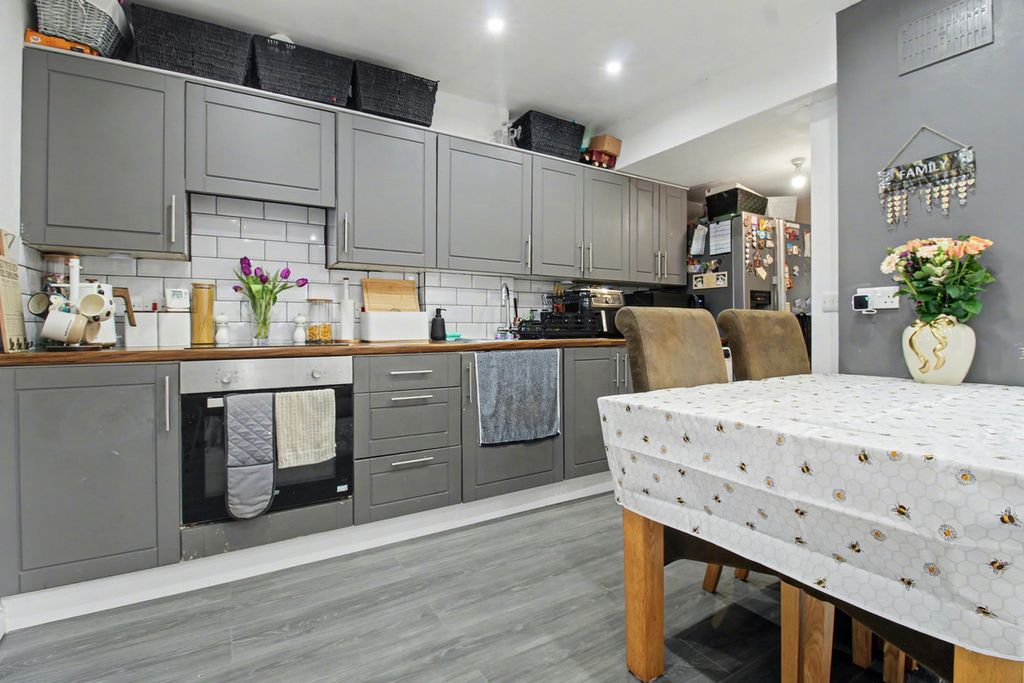 Property photo 3 of 24