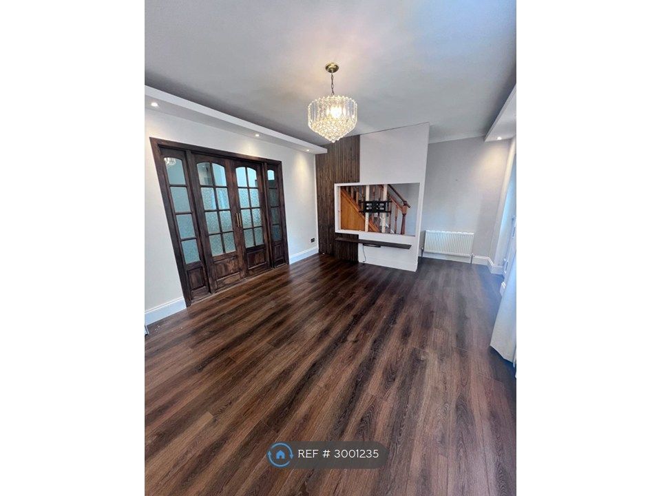 Property photo 2 of 11 Living Room