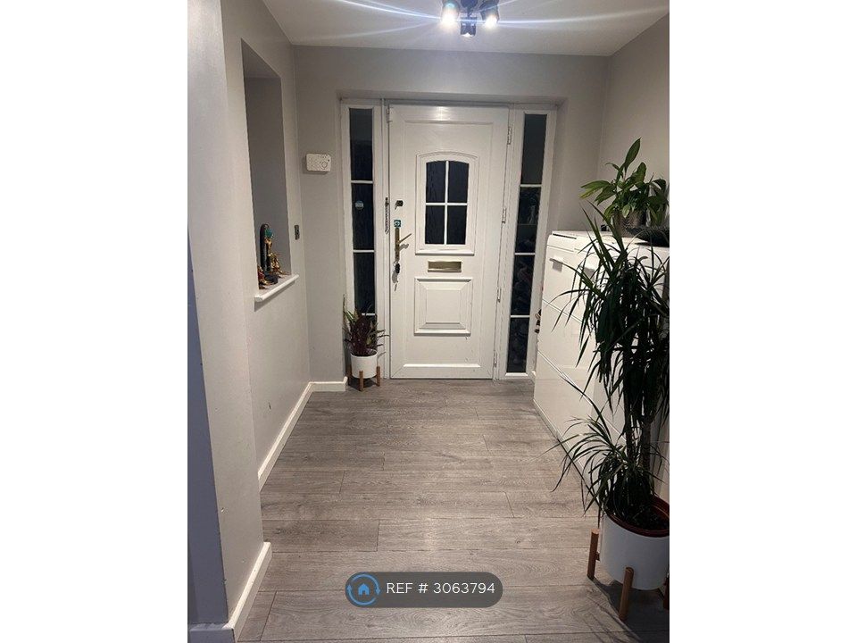 Property photo 2 of 25
