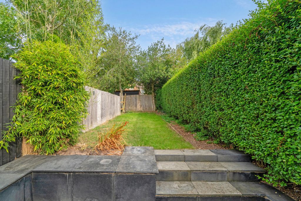 Property photo 2 of 25