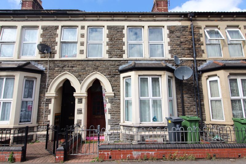 4 bed terraced house for sale Riverside