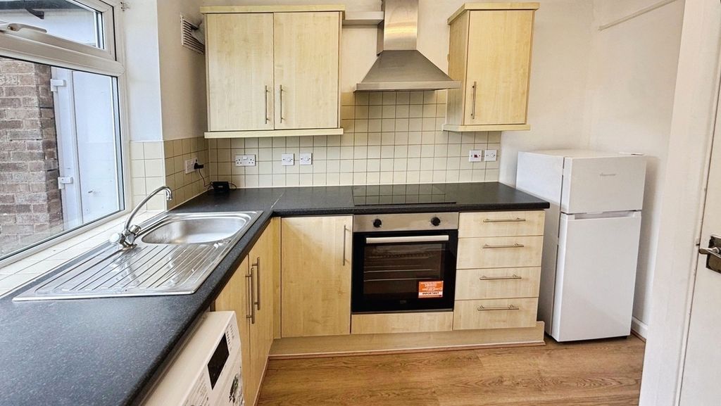 Property photo 3 of 14 Kitchen