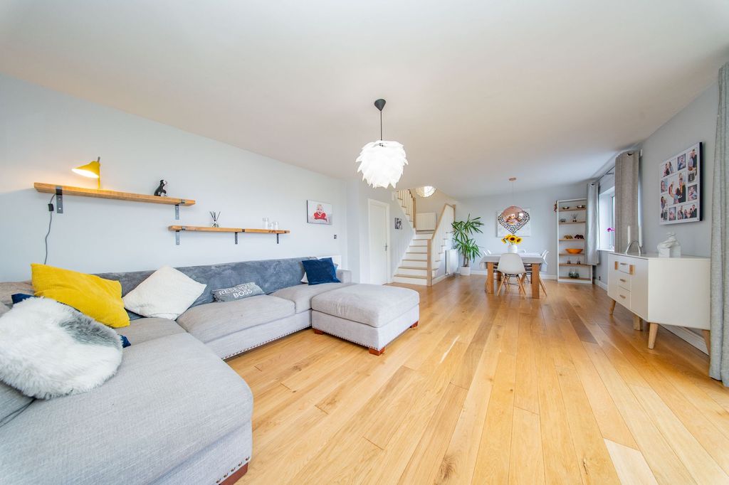 Property photo 3 of 25 Lounge/ Dining