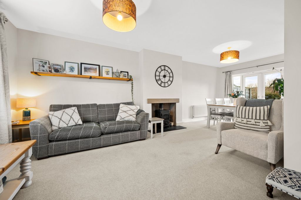 Property photo 2 of 28