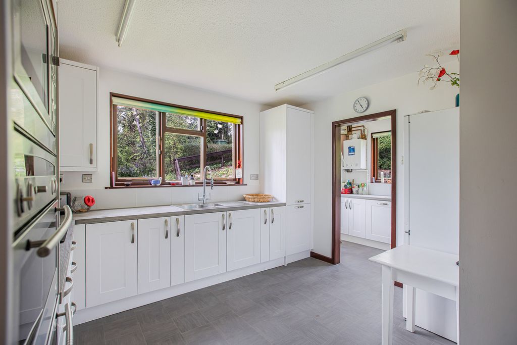 Property photo 3 of 33