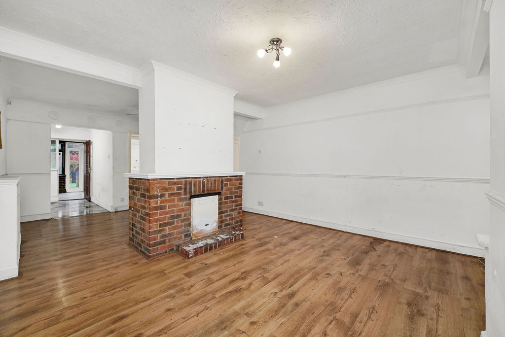 Property photo 3 of 20