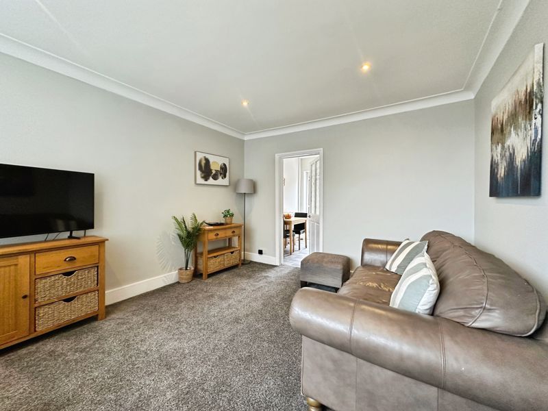 Property photo 3 of 11 Lounge