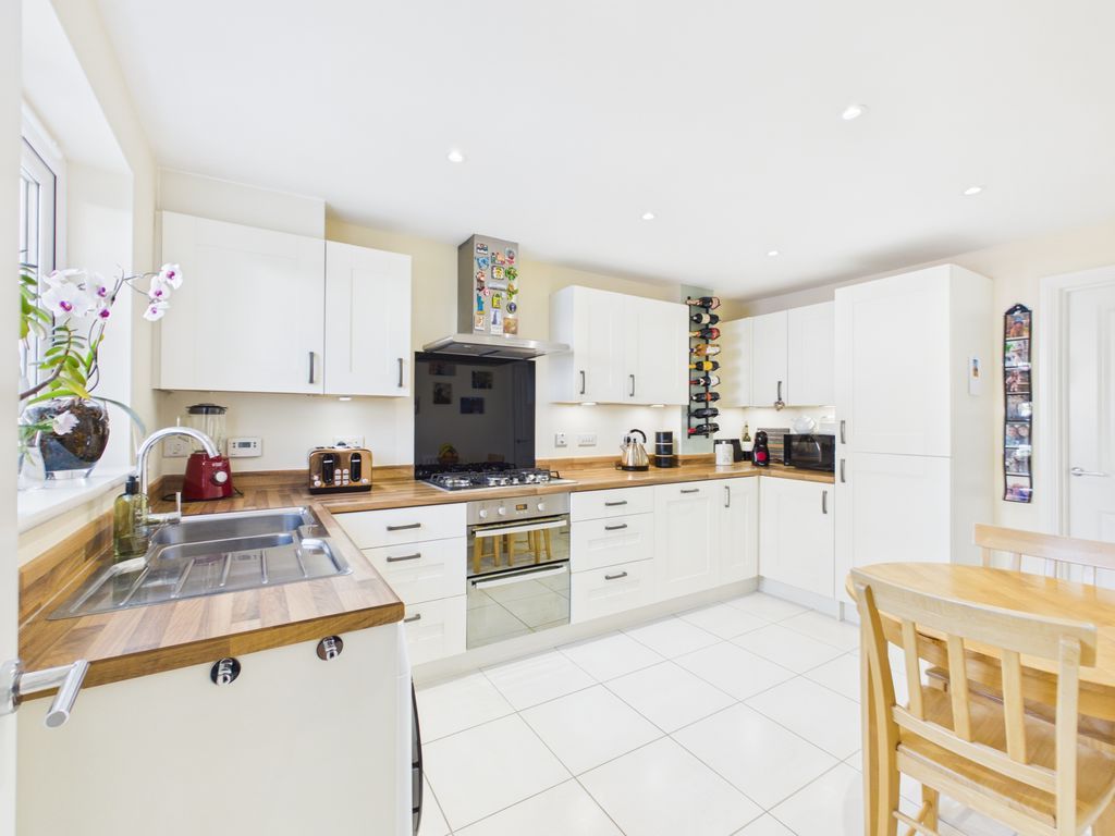 Property photo 3 of 17 Kitchen/Diner