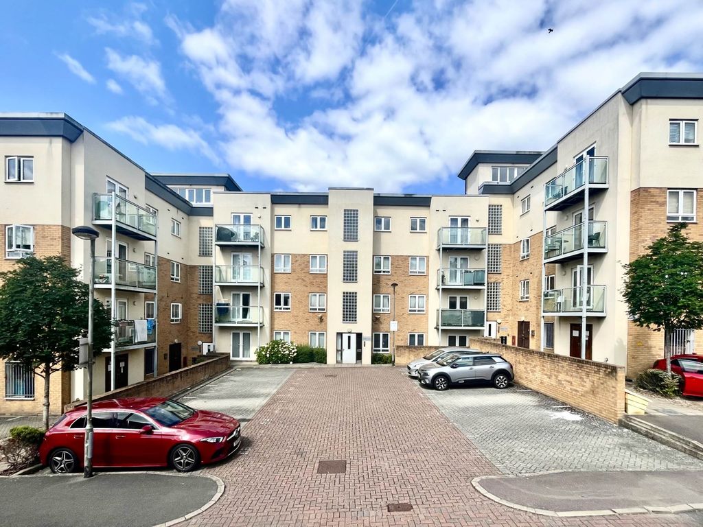Property photo 1 of 12