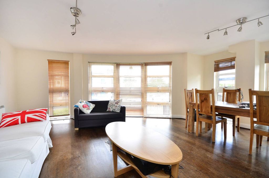 Property photo 2 of 9