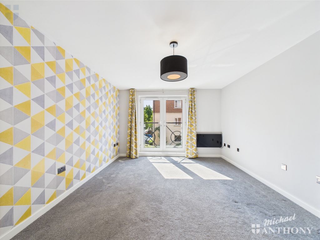 Property photo 2 of 12 Cam03218G0-Pr0641-Still006