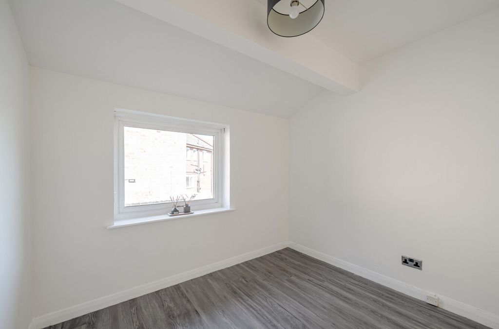 Property photo 3 of 13 1425813-3-69ba6c9...