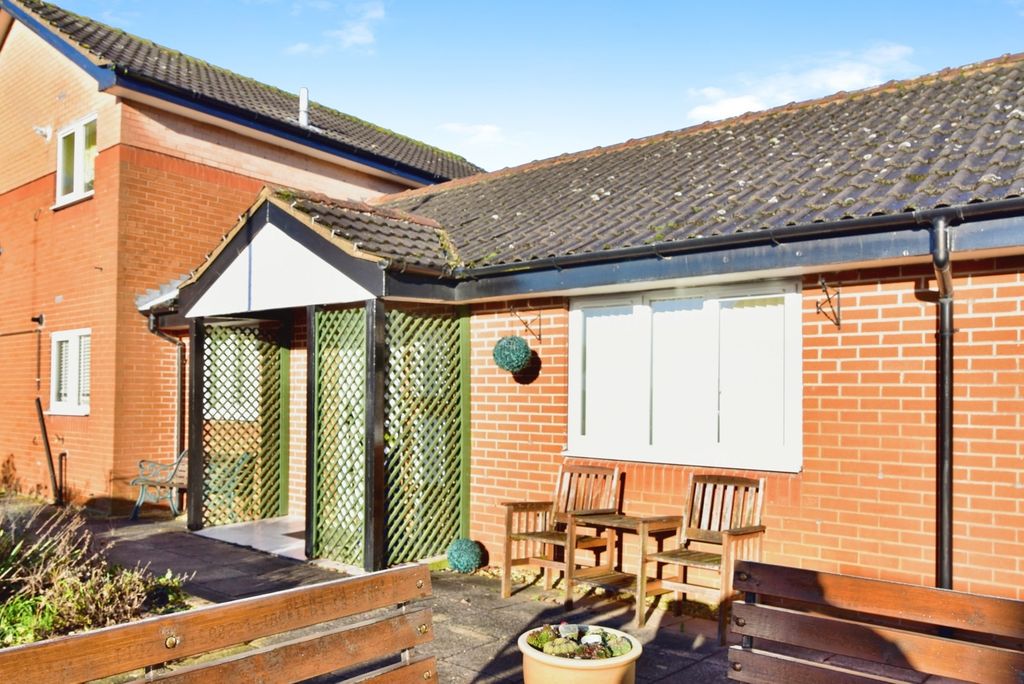 Property photo 1 of 17 Pbox-Img.Jpg