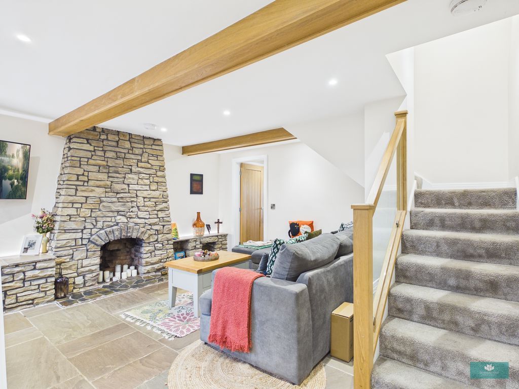 Property photo 2 of 28 Photo 4