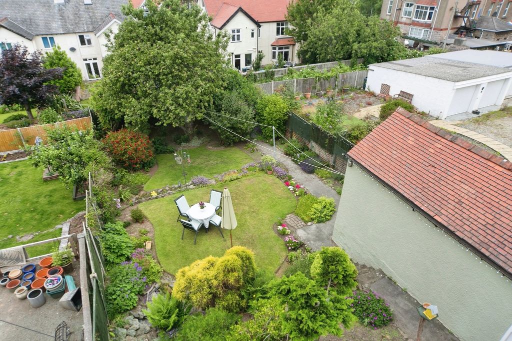 Property photo 2 of 17 Photo