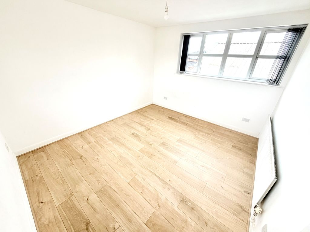 Property photo 1 of 3 Bedroom