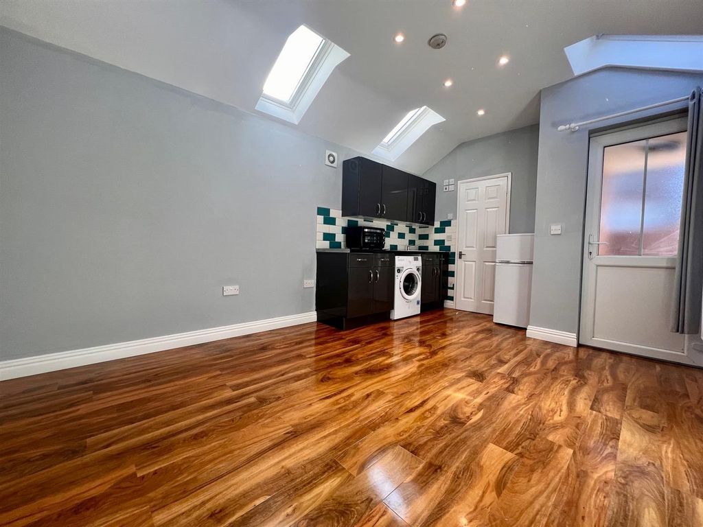 Property photo 2 of 16 Bwiy99Bv00Sred3Qpzceia.Jpg