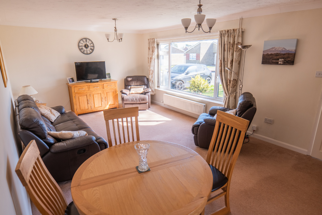 Property photo 2 of 15 Lounge / Diner