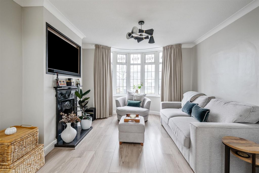 Property photo 2 of 13 119 Wells Green Road_4.Jpg