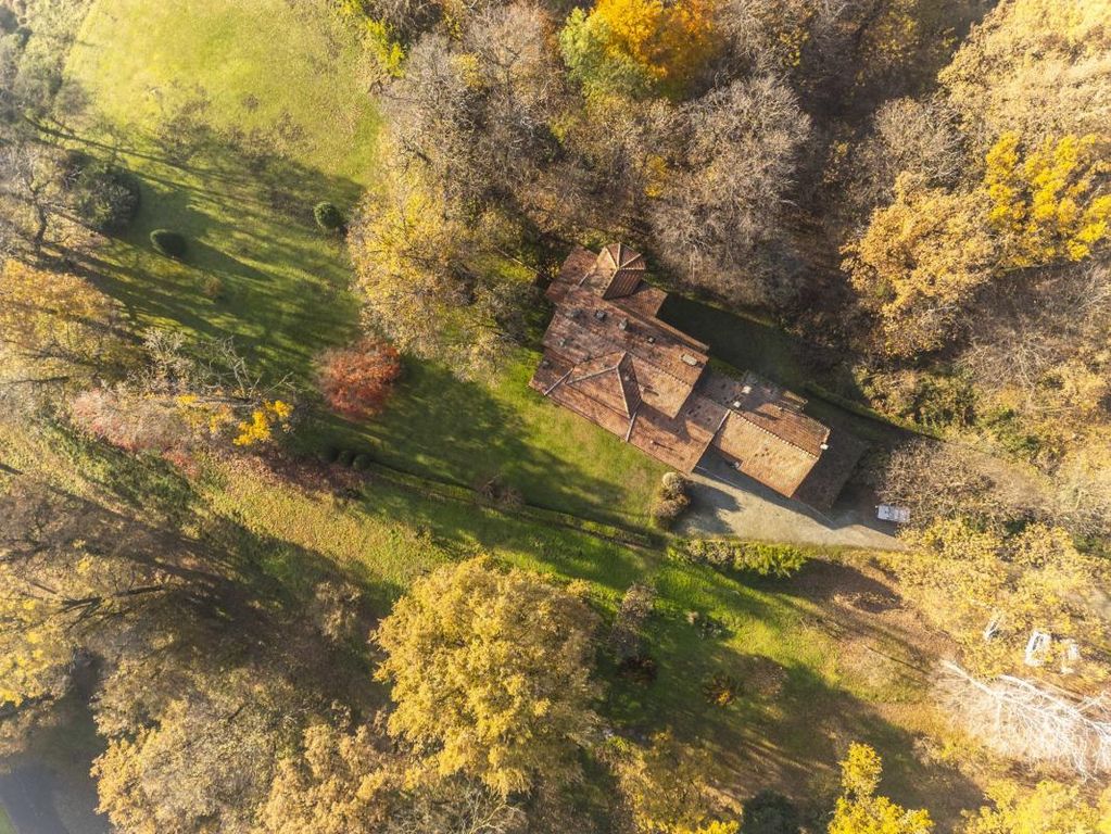 Property photo 2 of 36